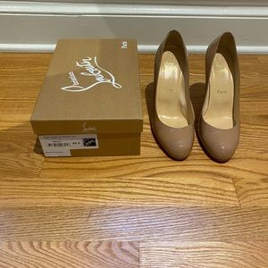 Christian Louboutin simple pump 100 in patent calf (nude). Size 40.5.